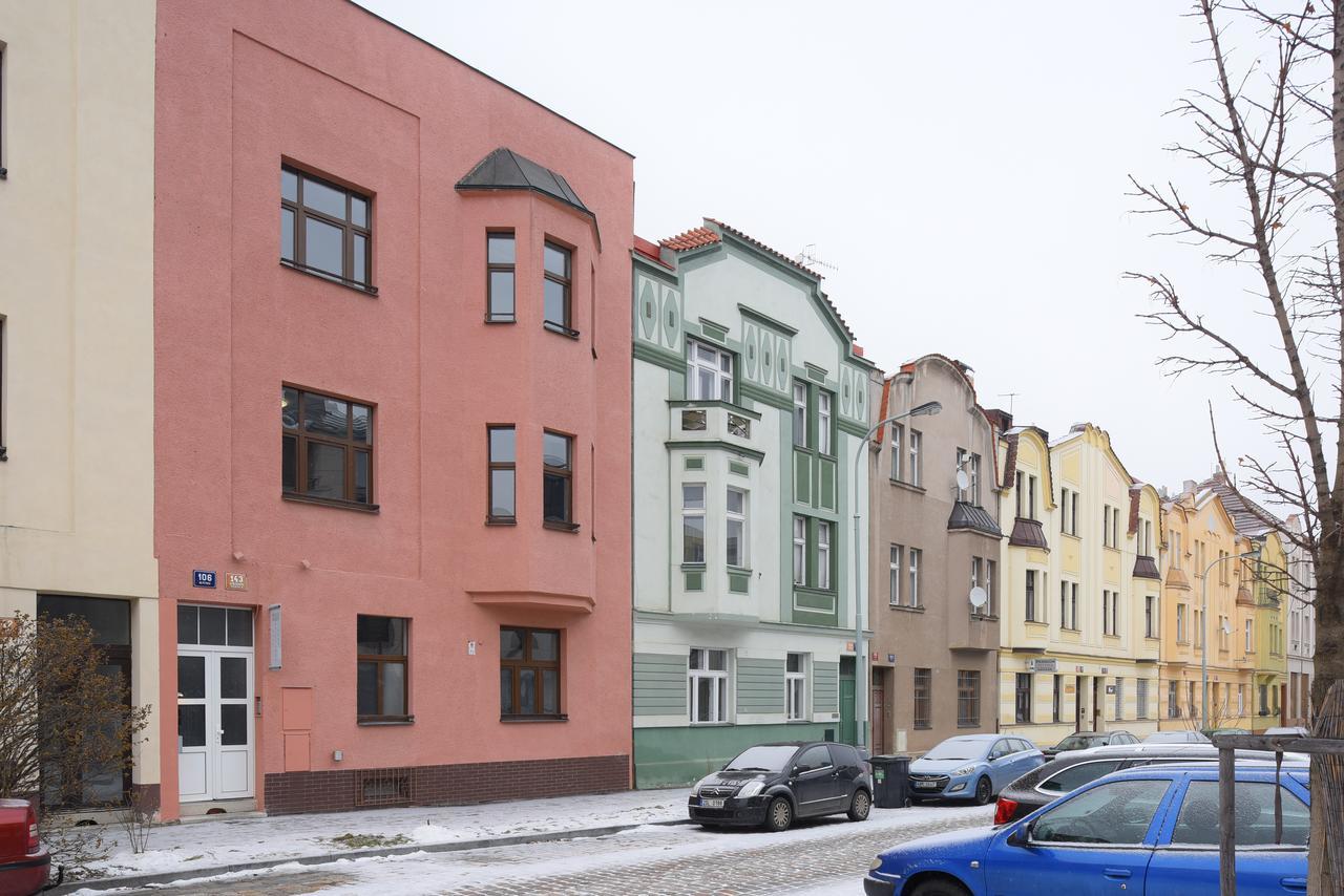 Pink House Apartments Prague Exterior photo